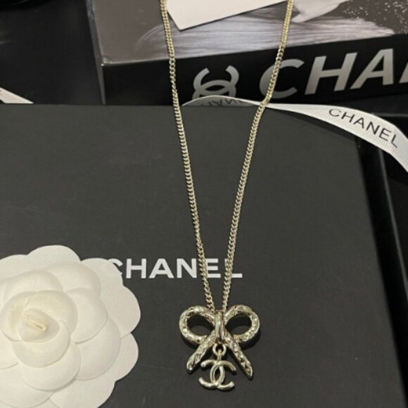 Chanel Necklace - Picture 4 of 5